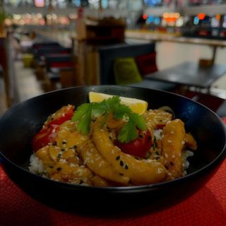 Лосось з вершками в соусі теріякі з паровим рисом,300 гр