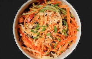 Салат овочевий з арахісом (250г)