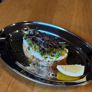 Тост з страчателлою та авокадо(260)