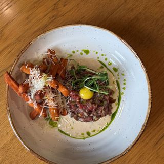 Тар тар з яловичини з бататом фрі (280г)