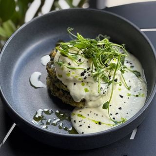 Оладки з кабачка з яйцем пашот (300г)