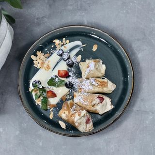 Млинці з ягодами та сирком (340г)