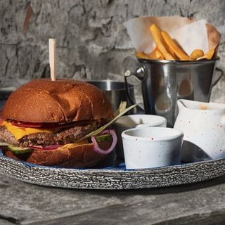 Бургер CHEESBURGER (430/70/50г)