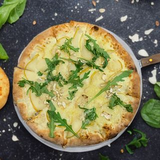 Піца з грушею та камамбером (480г)