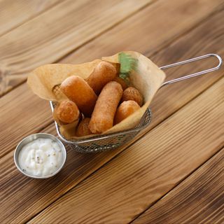 Сирні палички + соус		(240/30г)