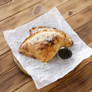 Кальцоне З салямі та баликом (340/20г)