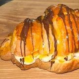 Круасан з шоколадом та бананом