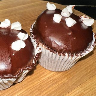 Мафін зі снікерсом