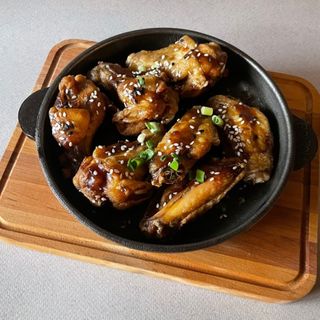 Крила-теріякі