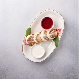 Сирники зі сметаною та джемом (290г)