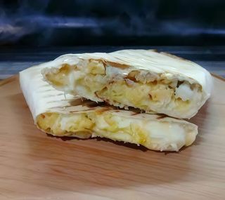 Шаурма чотири сири з м'ясом