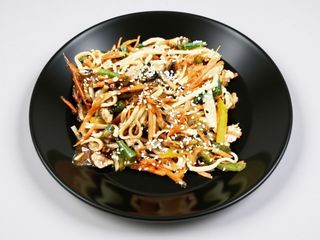 Локшина з морепродуктами (300г)