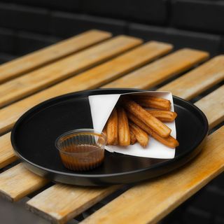 Чуррос (солодкий іспанський десерт)