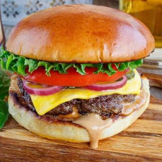 БУРГЕР З СВИНИНОЮ 