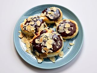 Сирники з шоколадною пастою