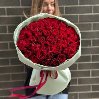 Букет з 51 червоної троянди