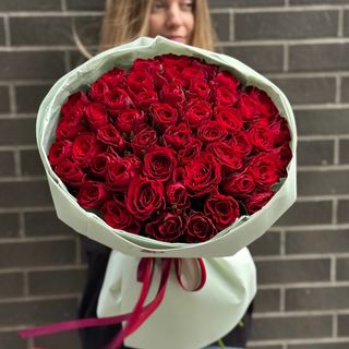 Букет з 51 червоної троянди 