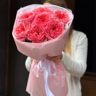 Букет з піоновидних троянд