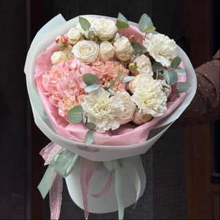 Букет з гортензією та діантусами