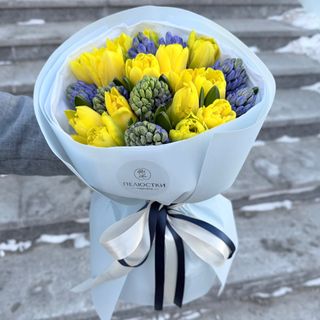 Букет з гіацинтів та тюльпанів