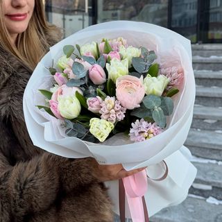 Букет з ранункулюсами та гіацинтами