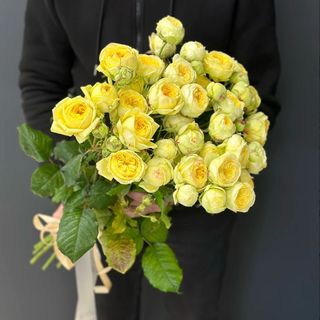 букет з 11 кущових троянд