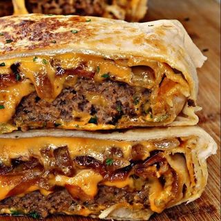 Бургер в лаваші з телятиною