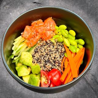 Боул з лососем і кіноа (250г)