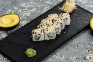 Каліфорнія зі сніжним крабом у кунжуті (200г)