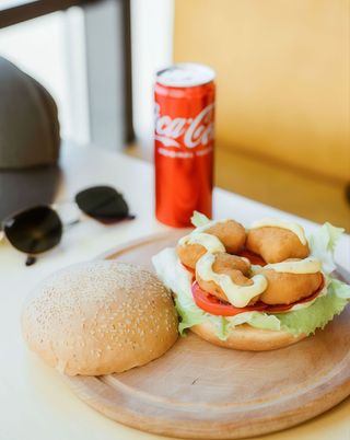 Бургер з курячим нагітсом (225 г)