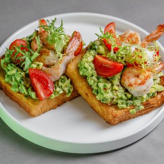 Авокадо тост з креветкою (280г)