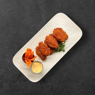 Курячі крильця BBQ з сирним соусом (300/40г)
