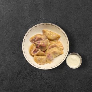 Вареники з вишнею та сметаною (200/30г)