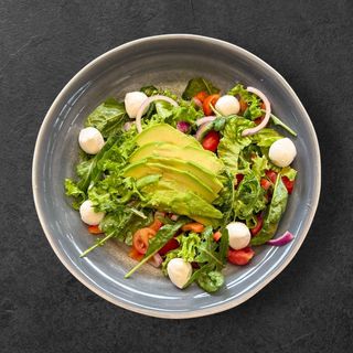 Салат овочевий з авокадо ( 200г )