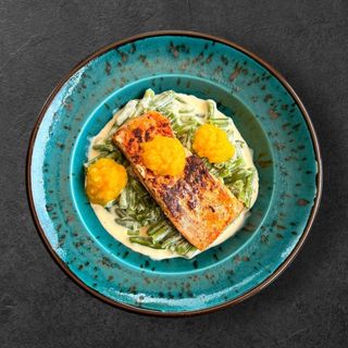 Стейк з лосося та гарніром ( 380г )