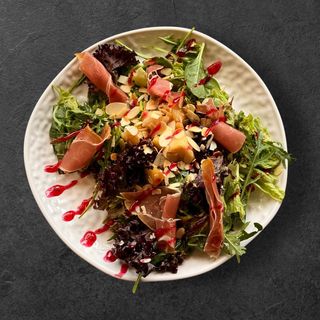 Салат з прошуто та грушею ( 220г )