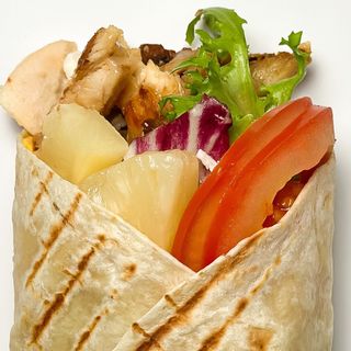 Шаурма з куркою та ананасом