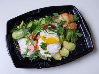 Сніданок Бенедикта з лососем