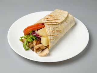 Шаурма з куркою та ананасом