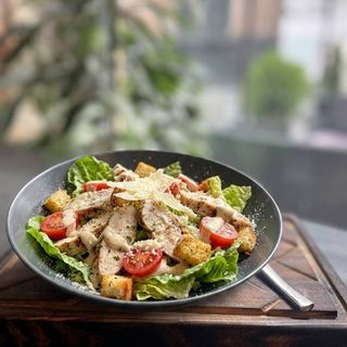 Салат Цезарь з куркою 260 гр