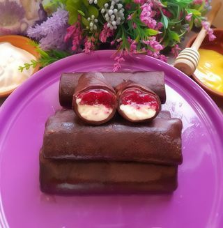 Млинці шоколадні з малиною та сиром (1кг), заморожений напівфабрикат