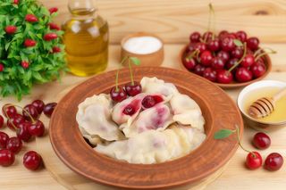 Вареники з вишнею (1кг), напівфабрикат заморожений