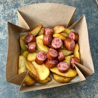 Картопля смажена на тепані з ковбаскою