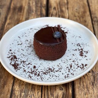 Шоколадний торт Чорниця-Малина-Смородина (150г)