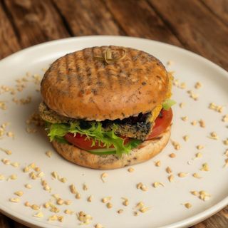 Чізбургер з тофу в норі та соусом унагі (250г)