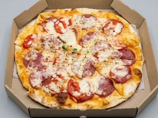 Піца з ковбасою (420г)
