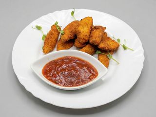 Нагетси курячі з соусом Сацебелі (140/40г)