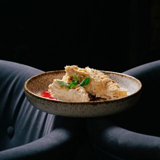 Домашній наполеон з шоколадним патiс'єром та мигдалем (200г)