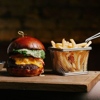 Бургер з трюфельним айолі