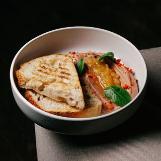 Паштет з печінки курчати та яблучним чатні 